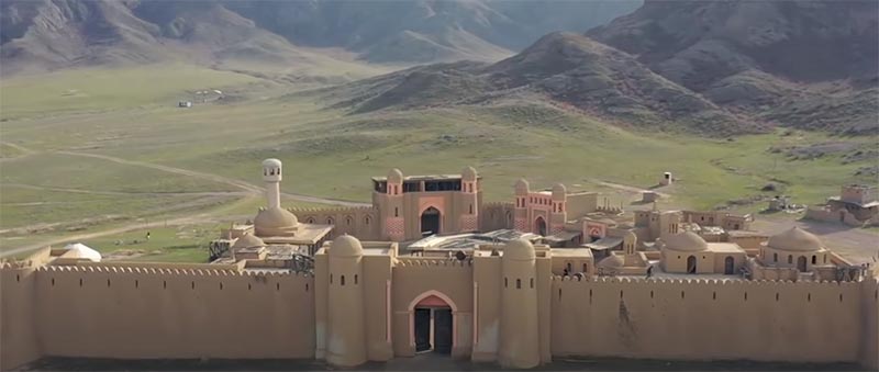 Бутафорская крепость для фильма Кочевник