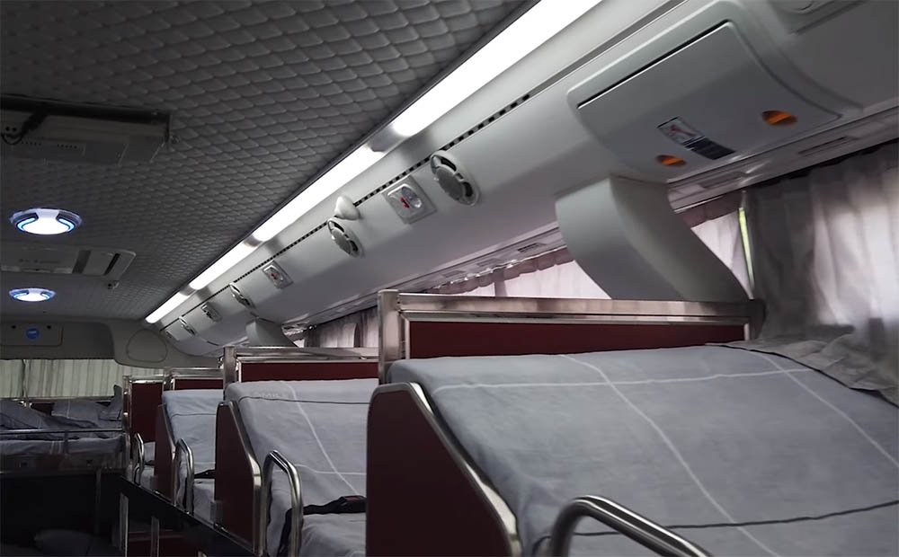 Салон китайского спального автобуса