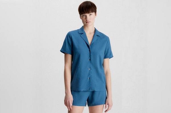 Женская пижама, ароматная свеча и любимая музыка – идеальная комбинация