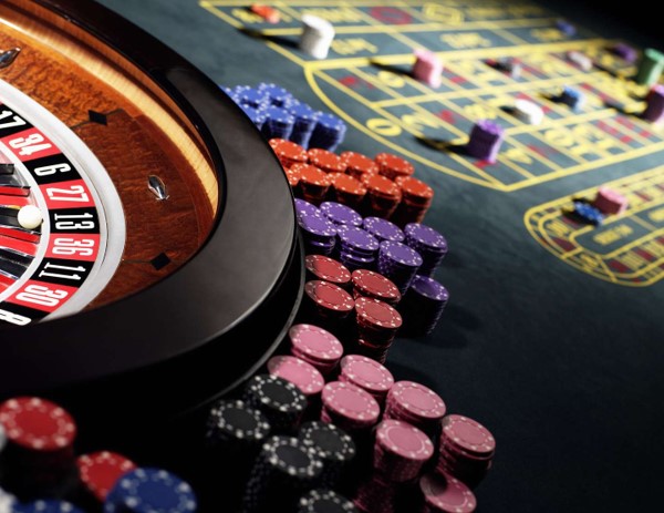 Казино без границ: почему туристы выбирают онлайн-игры в отпуске