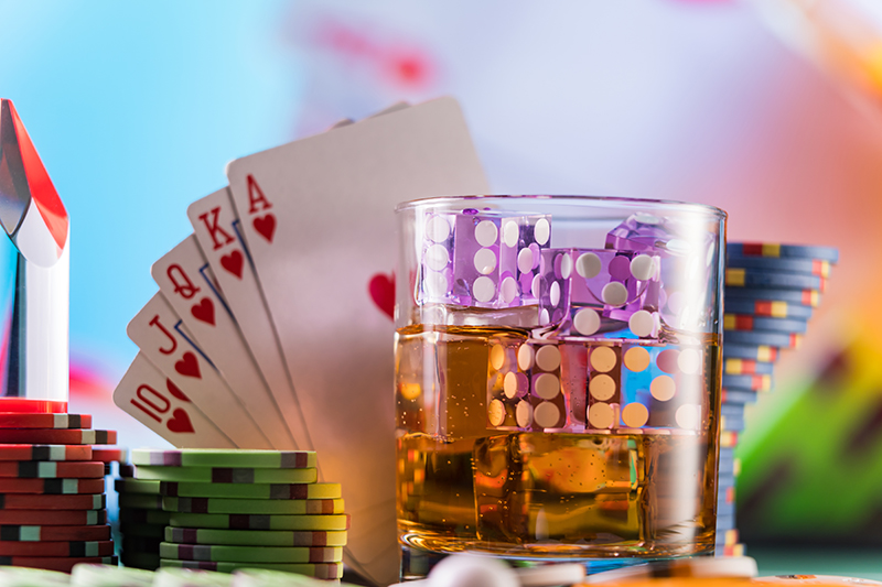 Онлайн-казино на отдыхе: Как играть и выигрывать, не выходя из отеля