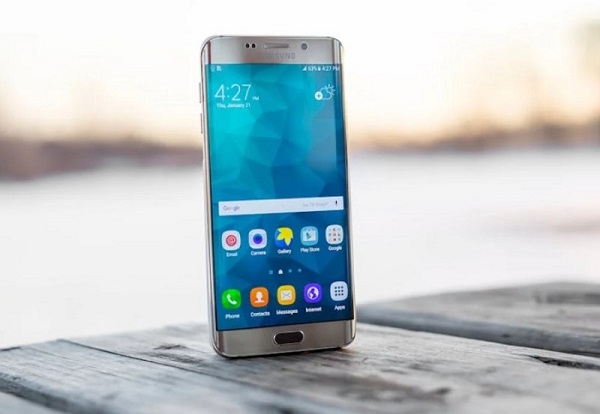 Как выбрать смартфон для родителей: просто, удобно, надежно